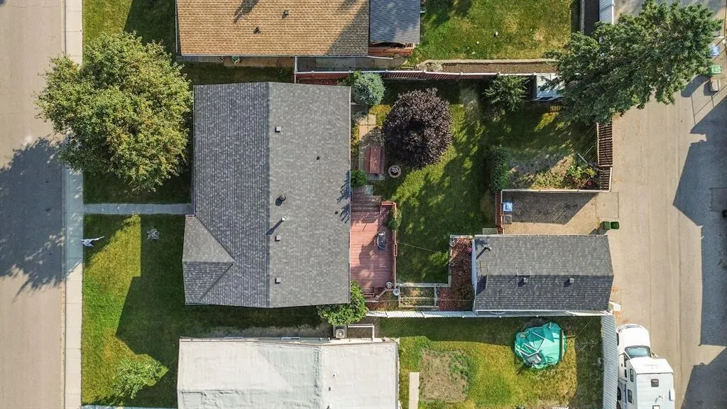 23 Brazeau Crescent SW