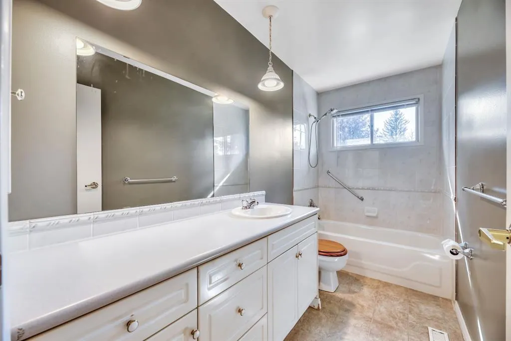 23 Brazeau Crescent SW