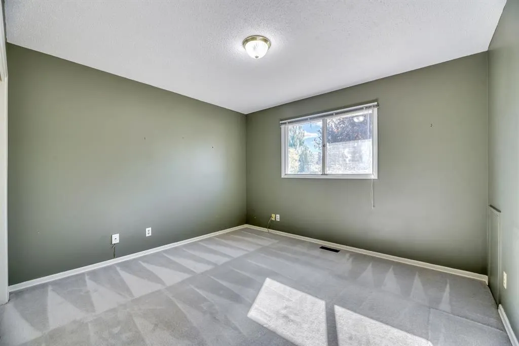23 Brazeau Crescent SW