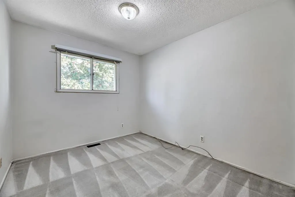 23 Brazeau Crescent SW