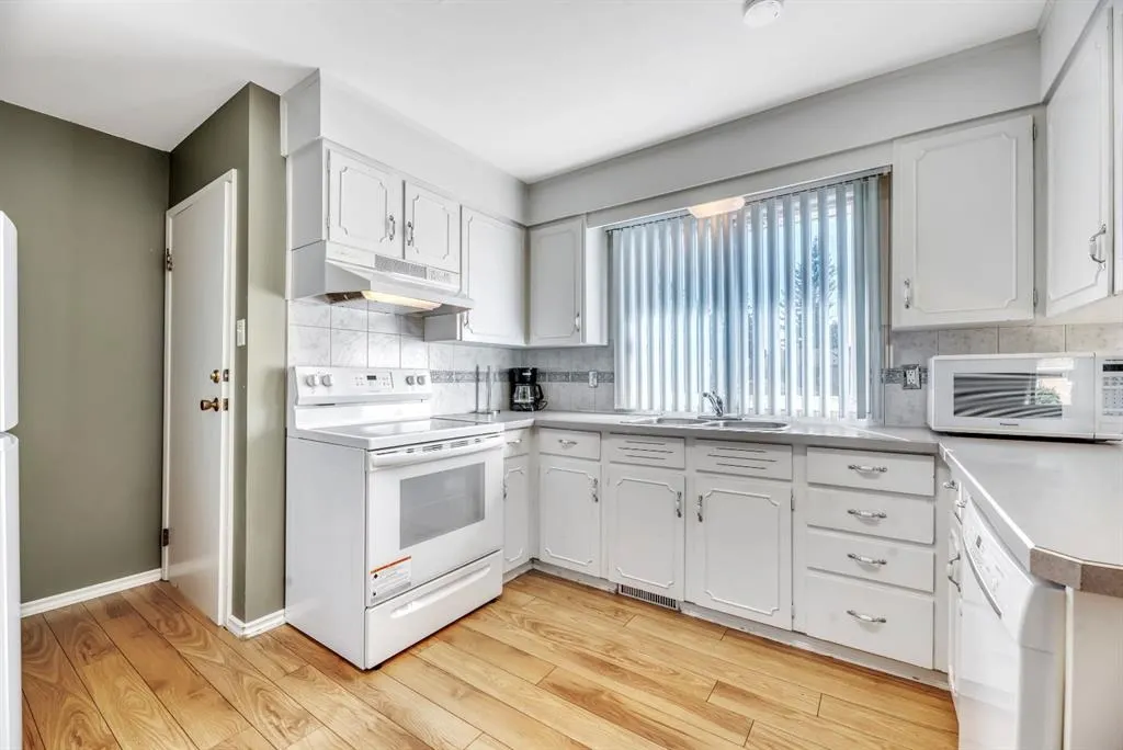 23 Brazeau Crescent SW