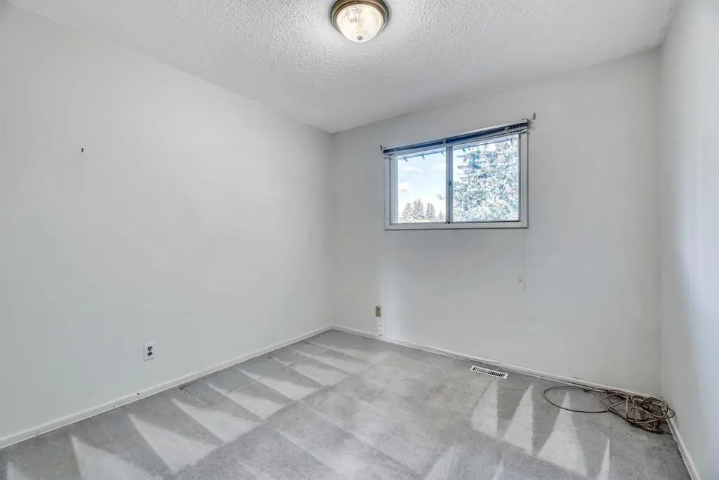 23 Brazeau Crescent SW