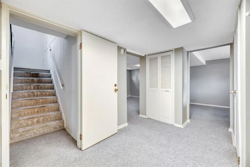 23 Brazeau Crescent SW