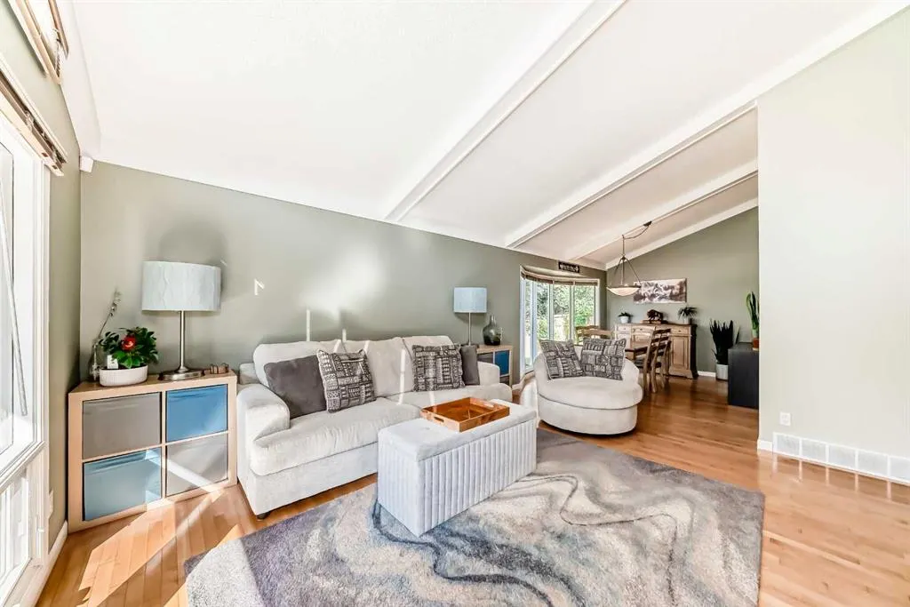 28 Woodfield Court SW