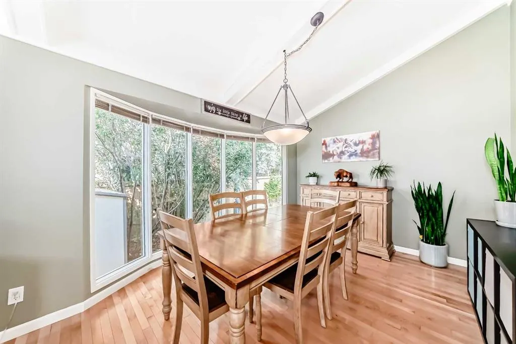 28 Woodfield Court SW