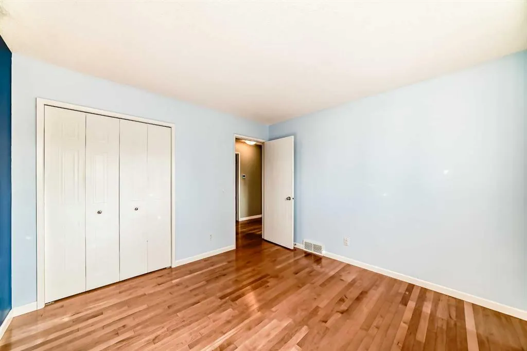 28 Woodfield Court SW