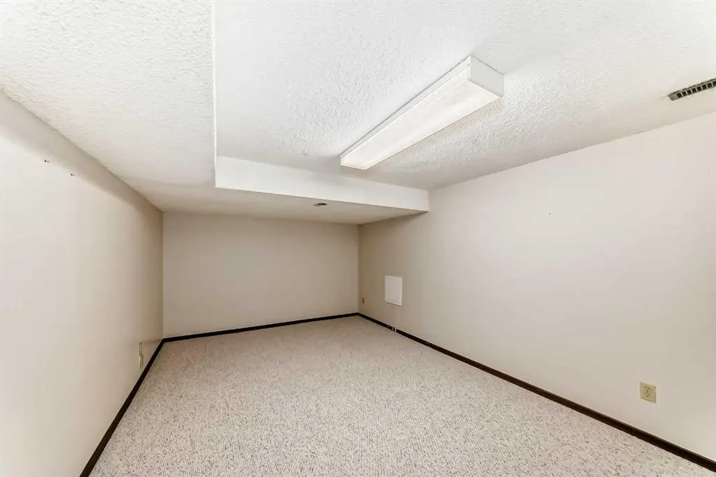 28 Woodfield Court SW