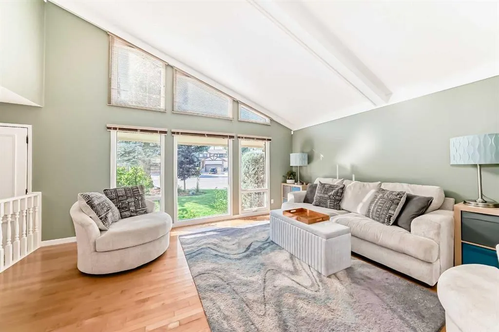 28 Woodfield Court SW