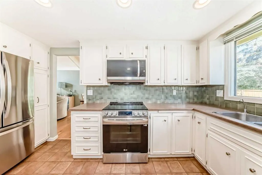 28 Woodfield Court SW