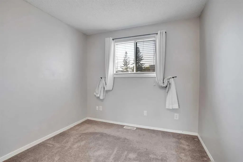 20 Tararidge Close NE