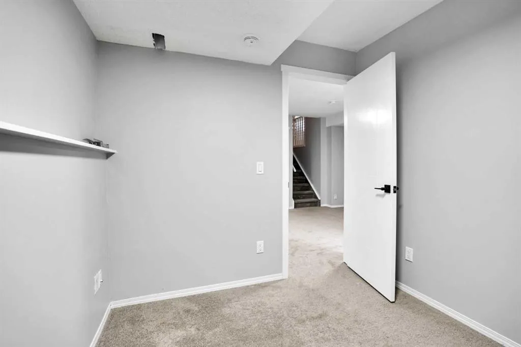 20 Tararidge Close NE