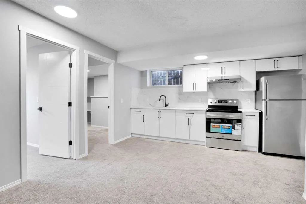20 Tararidge Close NE
