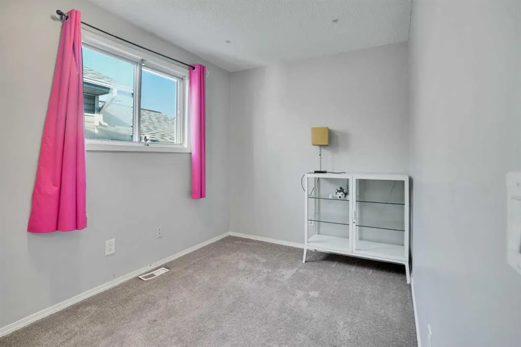 20 Tararidge Close NE