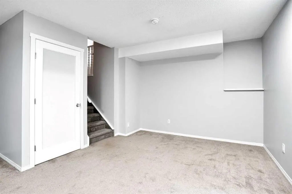 20 Tararidge Close NE