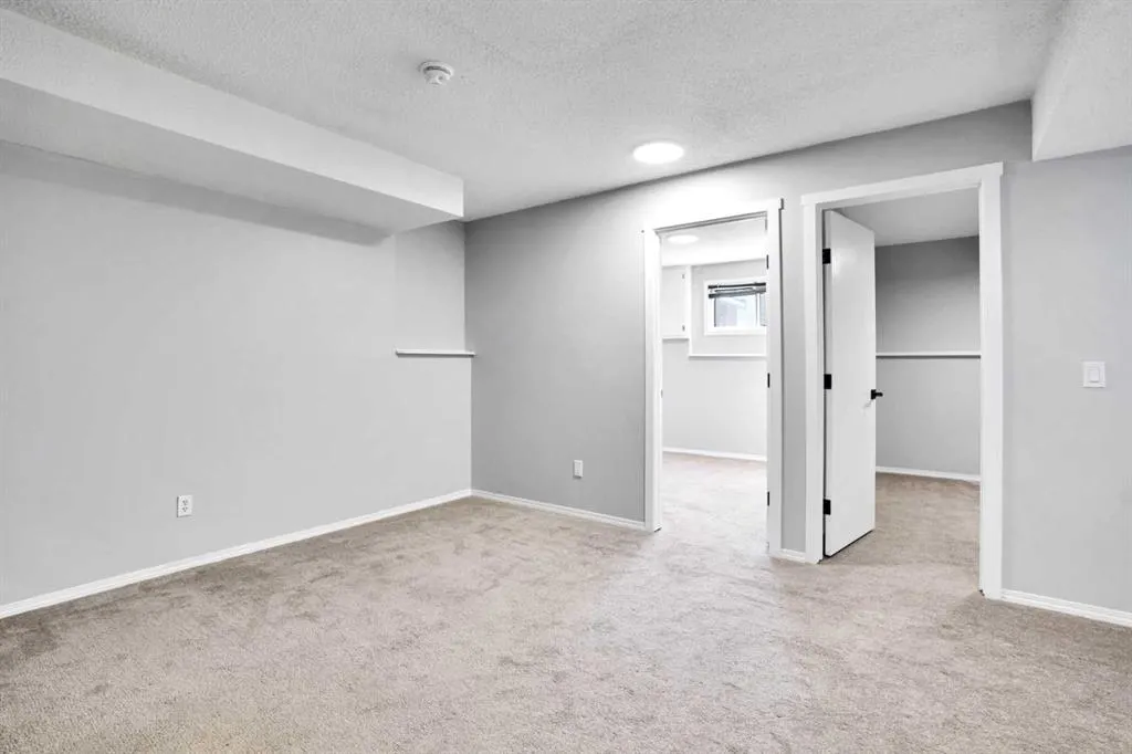 20 Tararidge Close NE