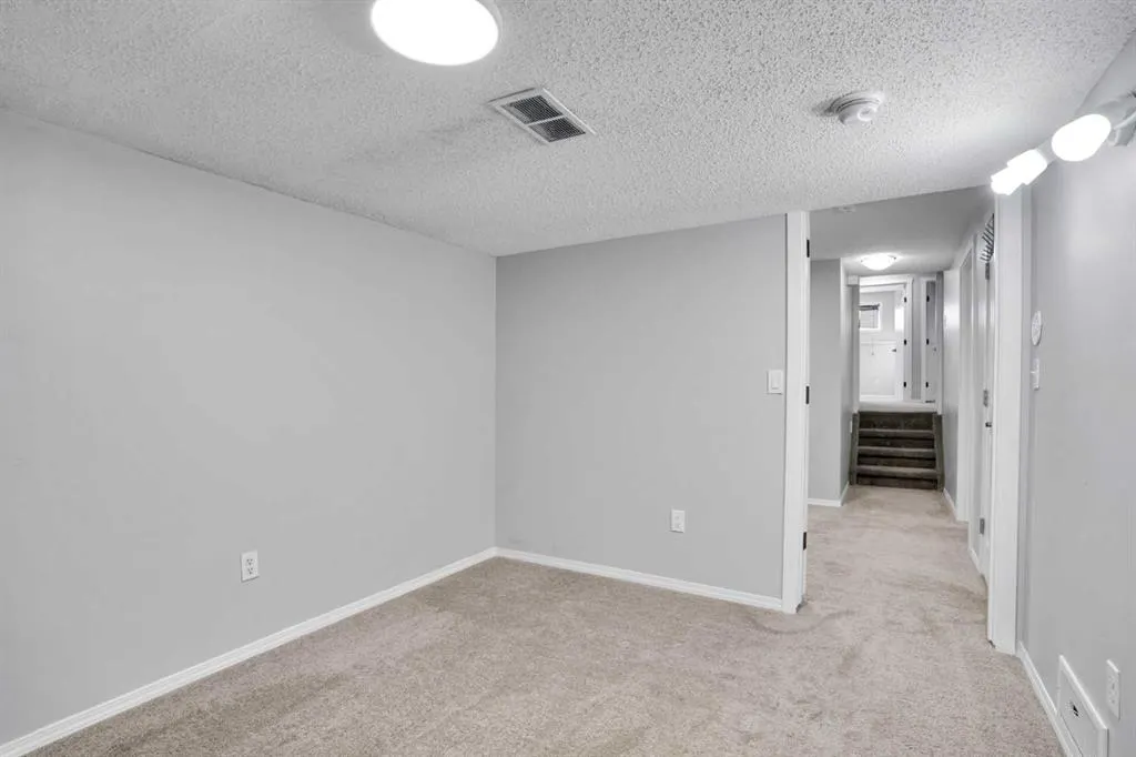 20 Tararidge Close NE