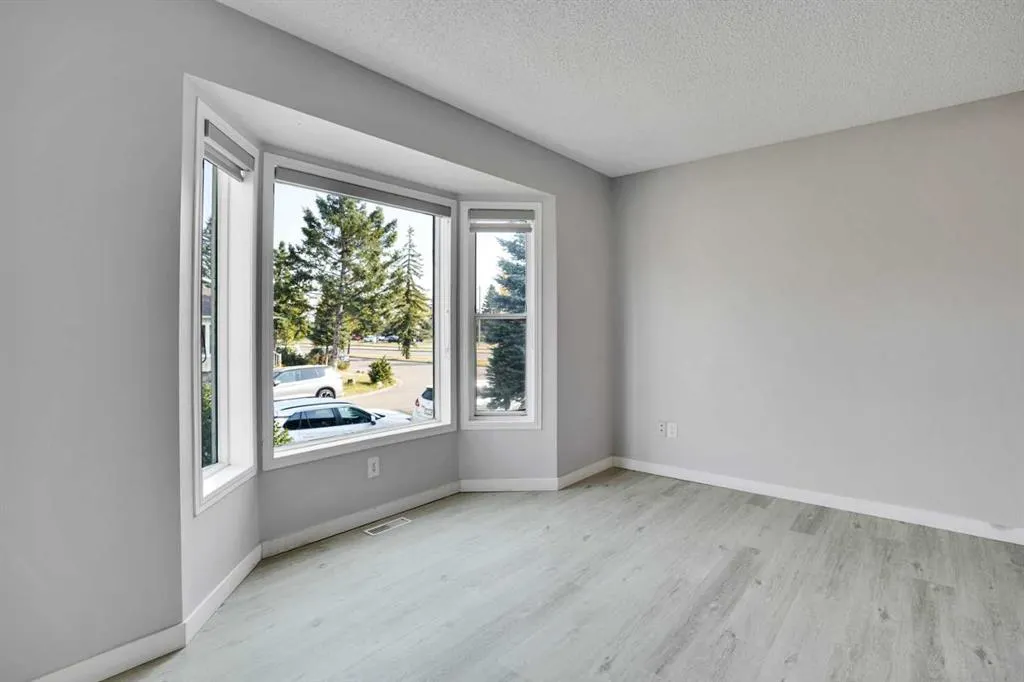 20 Tararidge Close NE