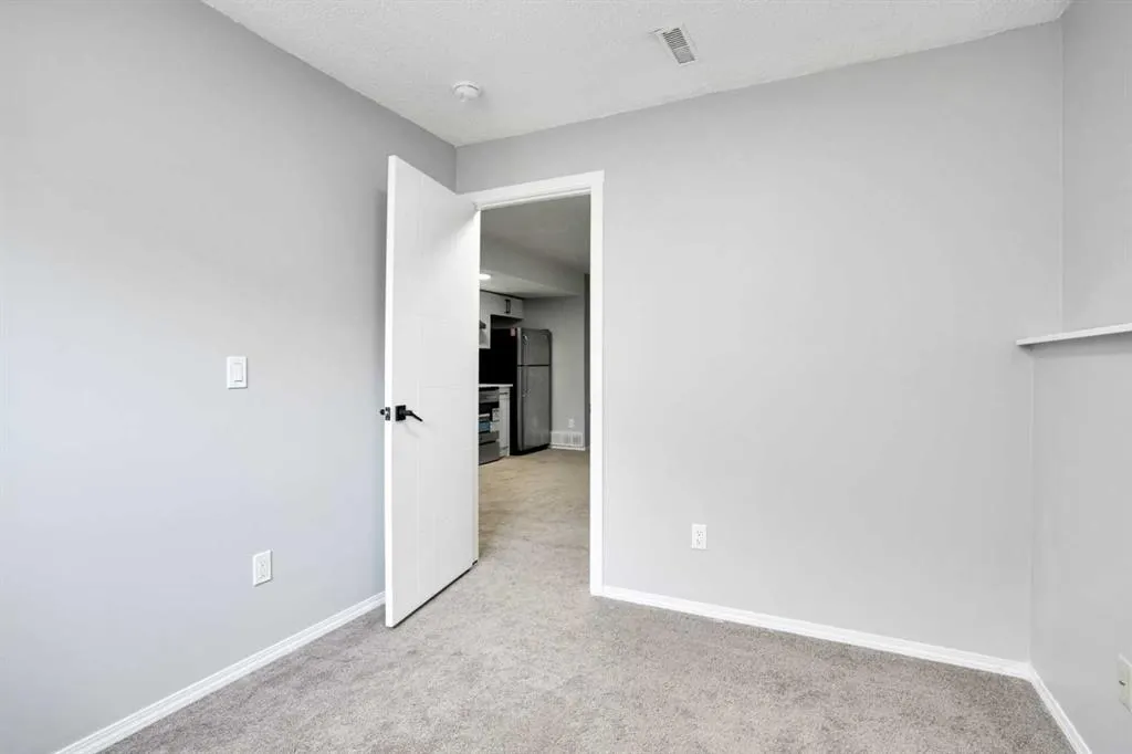 20 Tararidge Close NE