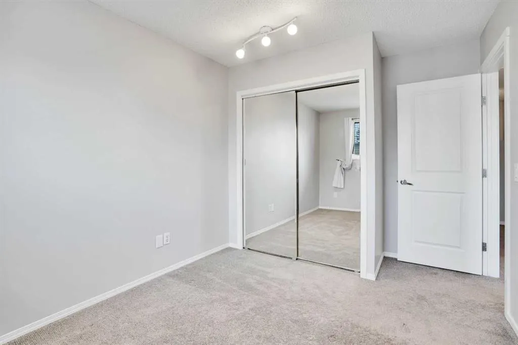 20 Tararidge Close NE