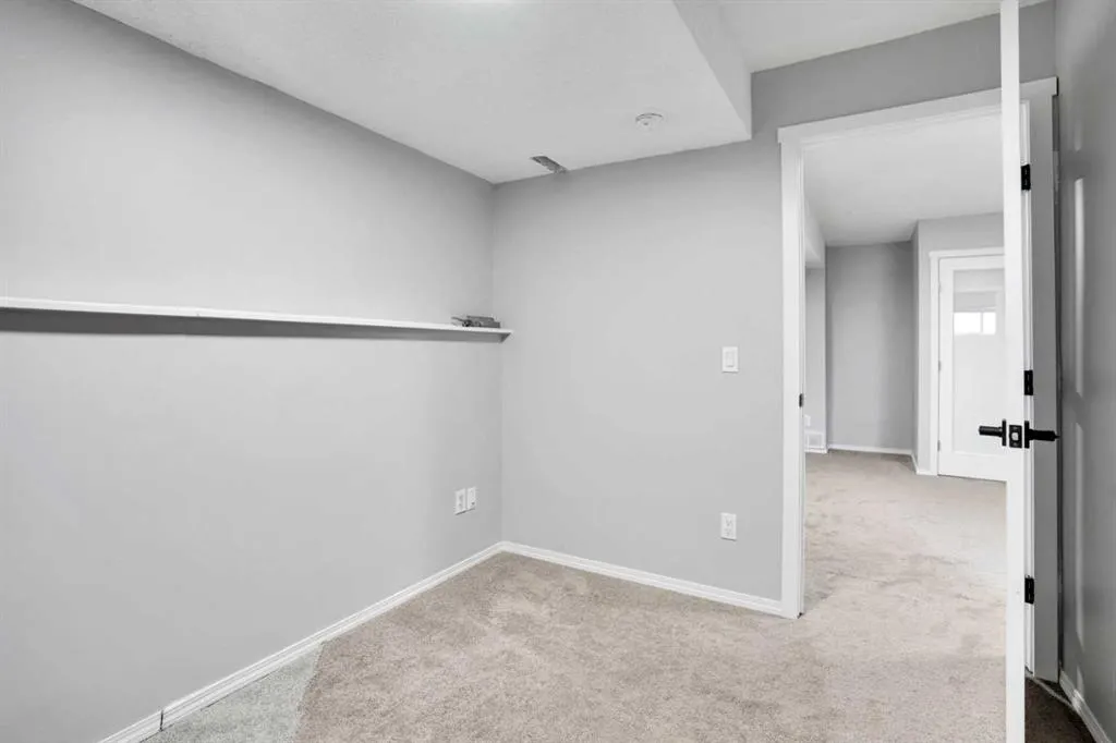 20 Tararidge Close NE
