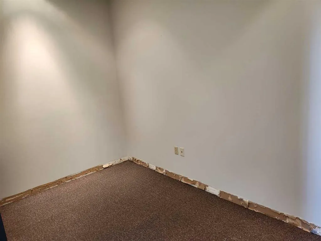 4402 52 Avenue, #106