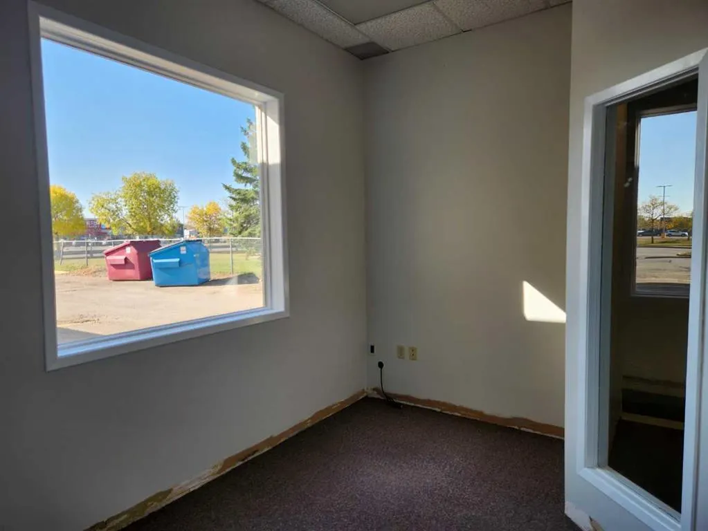 4402 52 Avenue, #106