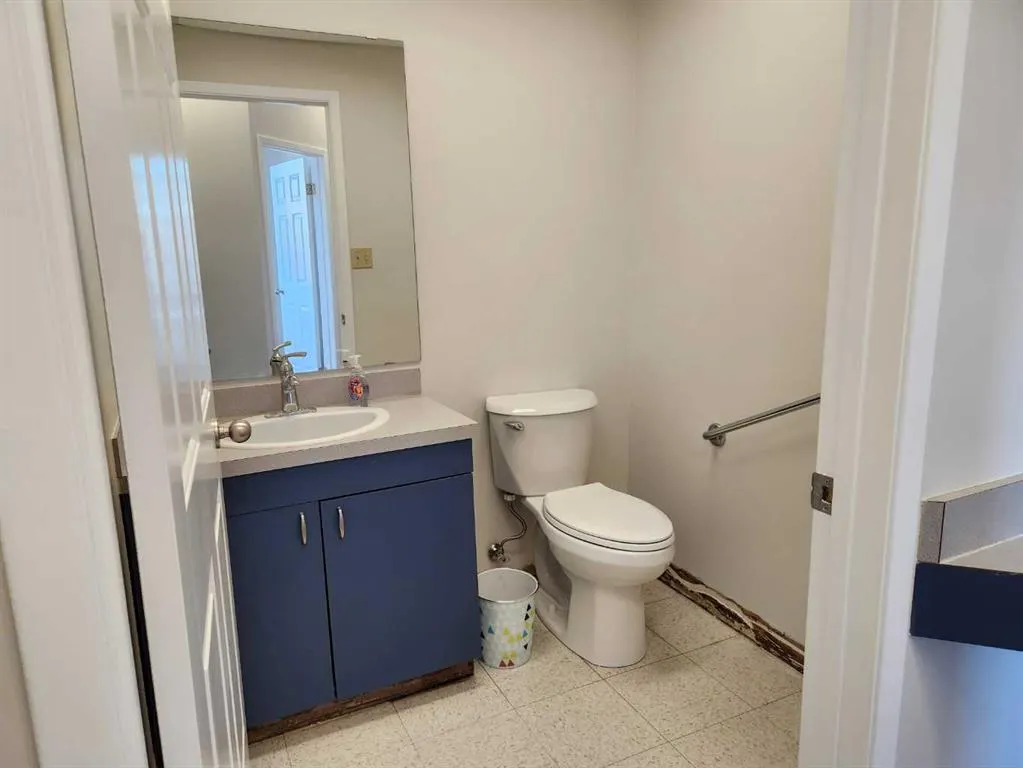 4402 52 Avenue, #106
