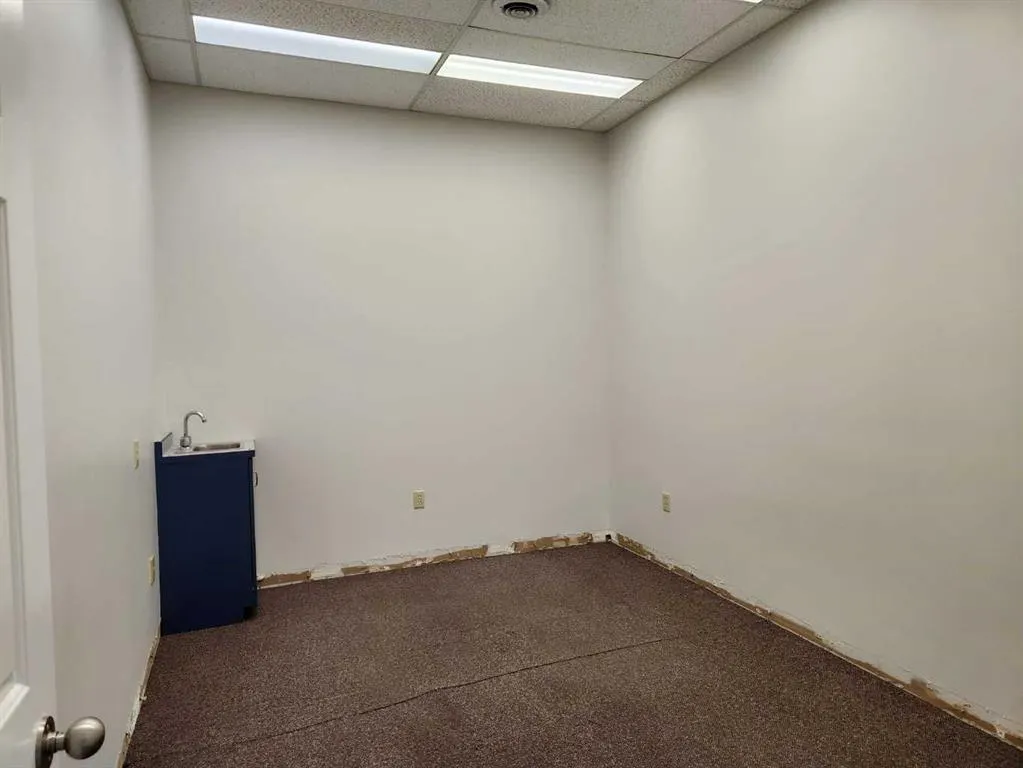 4402 52 Avenue, #106