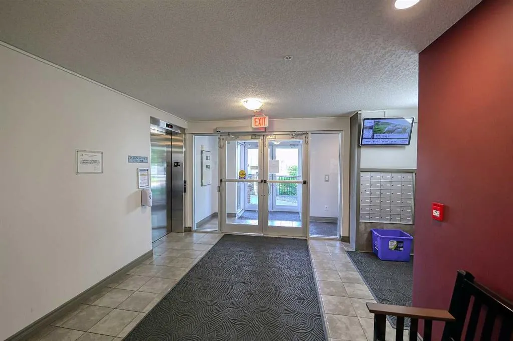 70 Royal Oak Plaza NW, #403