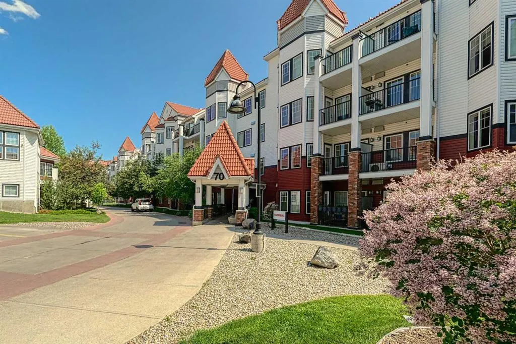 70 Royal Oak Plaza NW, #403
