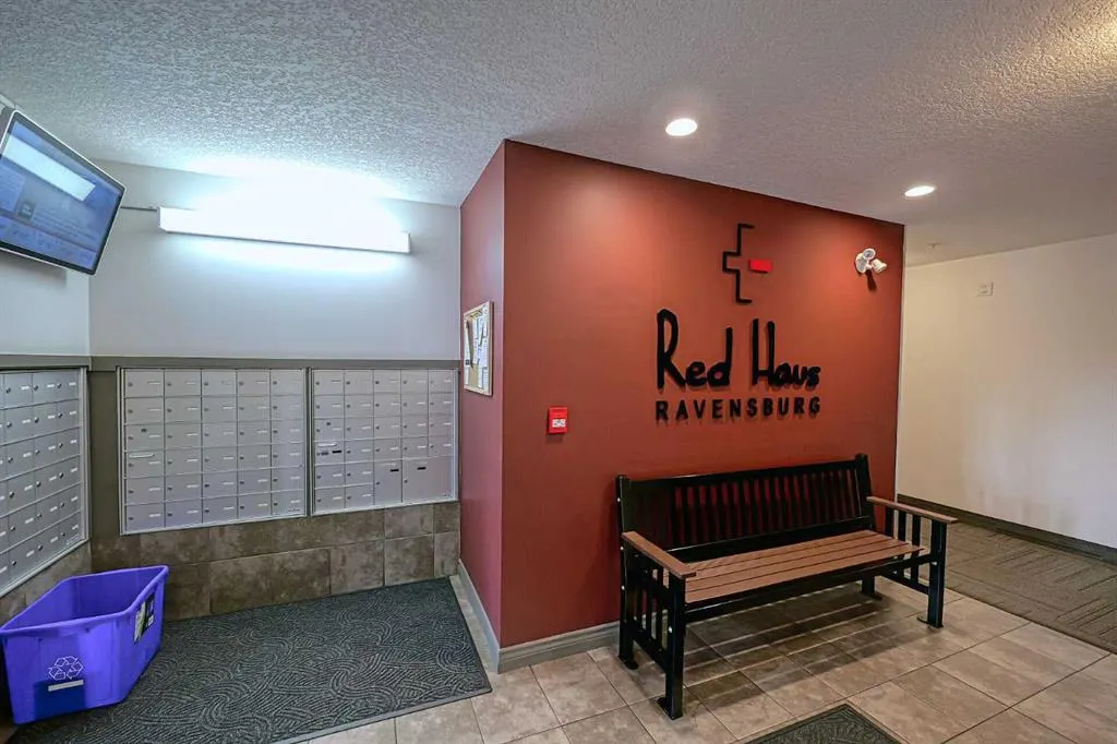 70 Royal Oak Plaza NW, #403