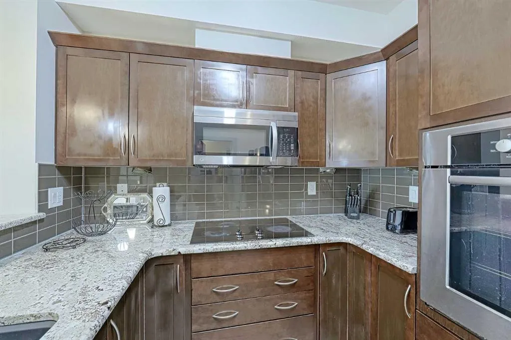 70 Royal Oak Plaza NW, #403