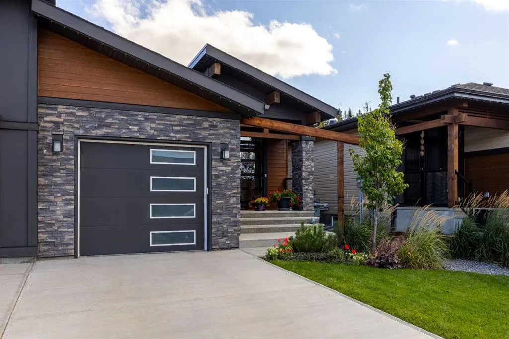 84 Riviera Court