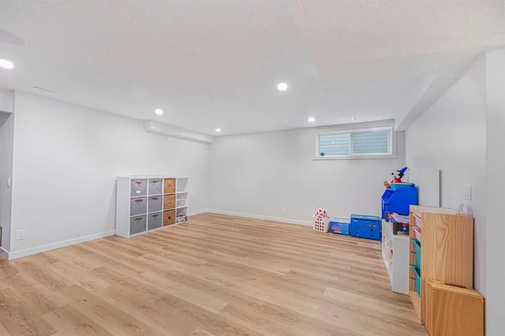235 Tuscany Ridge View NW