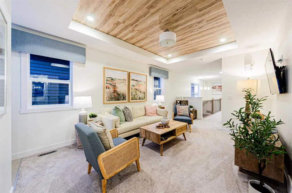 715 Buffaloberry Manor SE