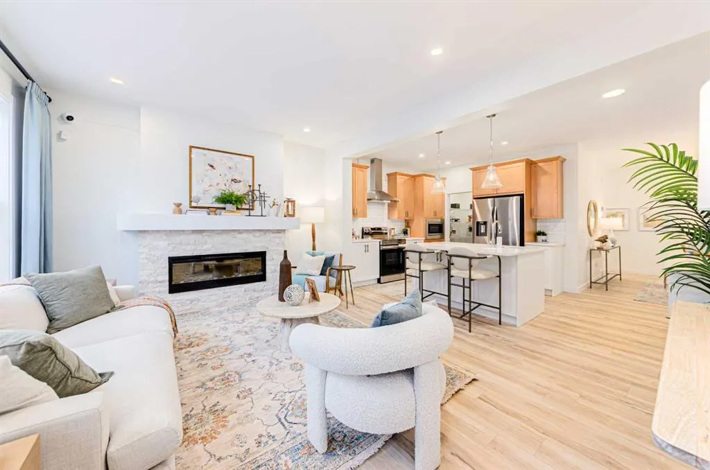 715 Buffaloberry Manor SE