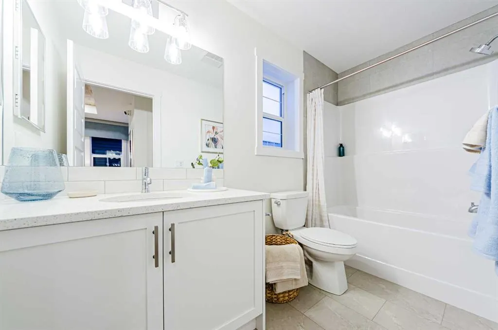 715 Buffaloberry Manor SE