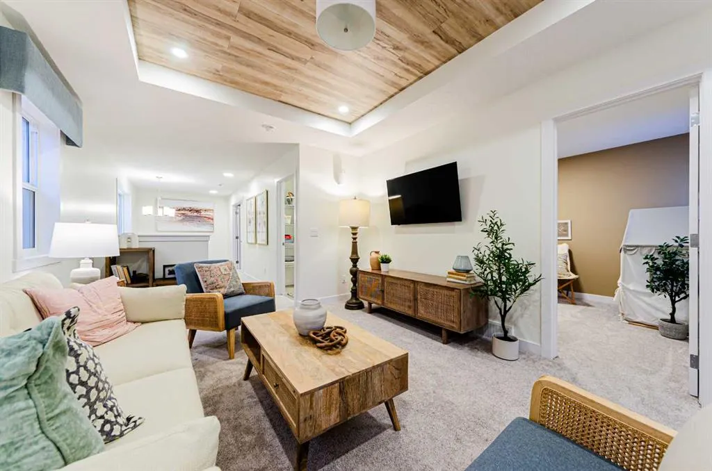 715 Buffaloberry Manor SE