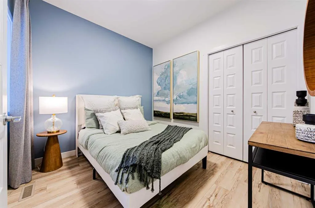 715 Buffaloberry Manor SE