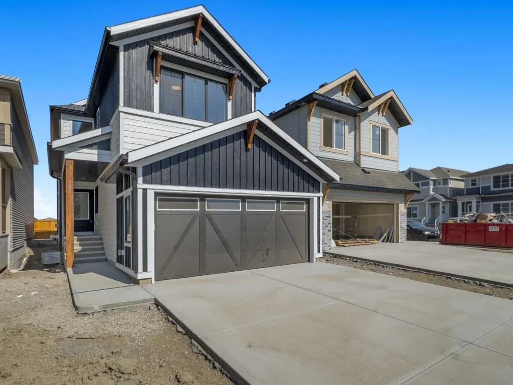 715 Buffaloberry Manor SE