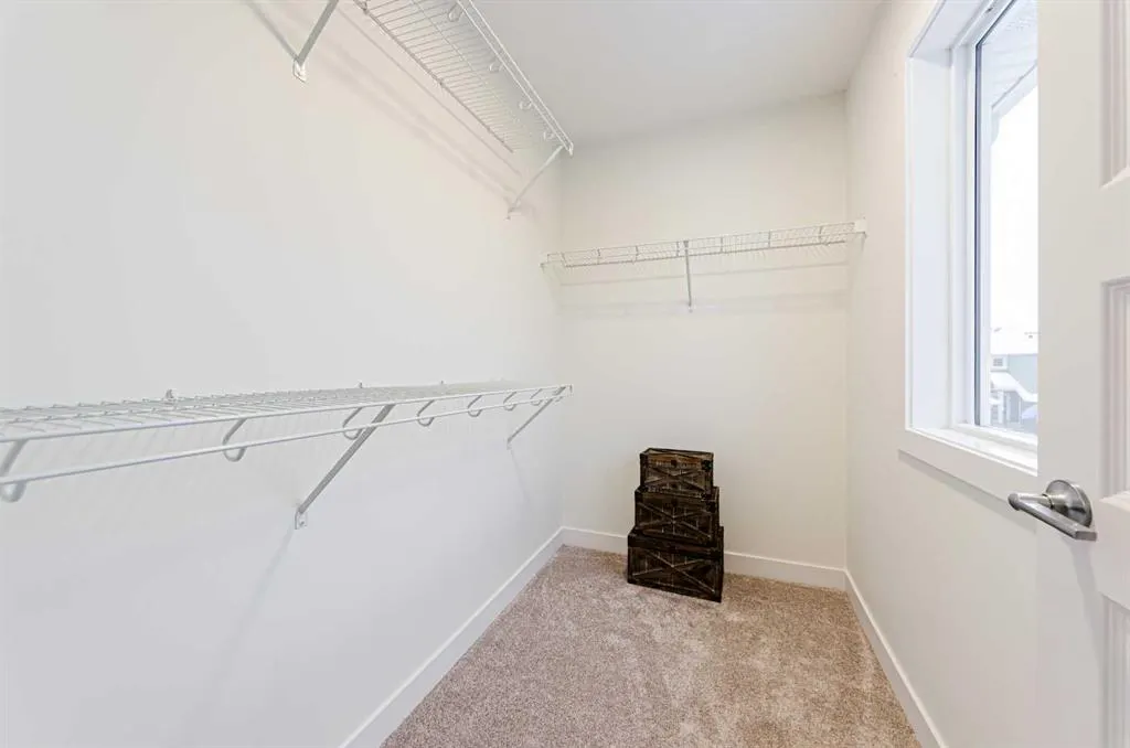 715 Buffaloberry Manor SE