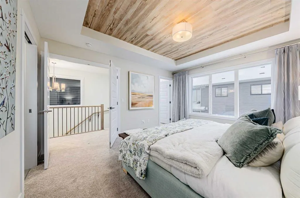 715 Buffaloberry Manor SE