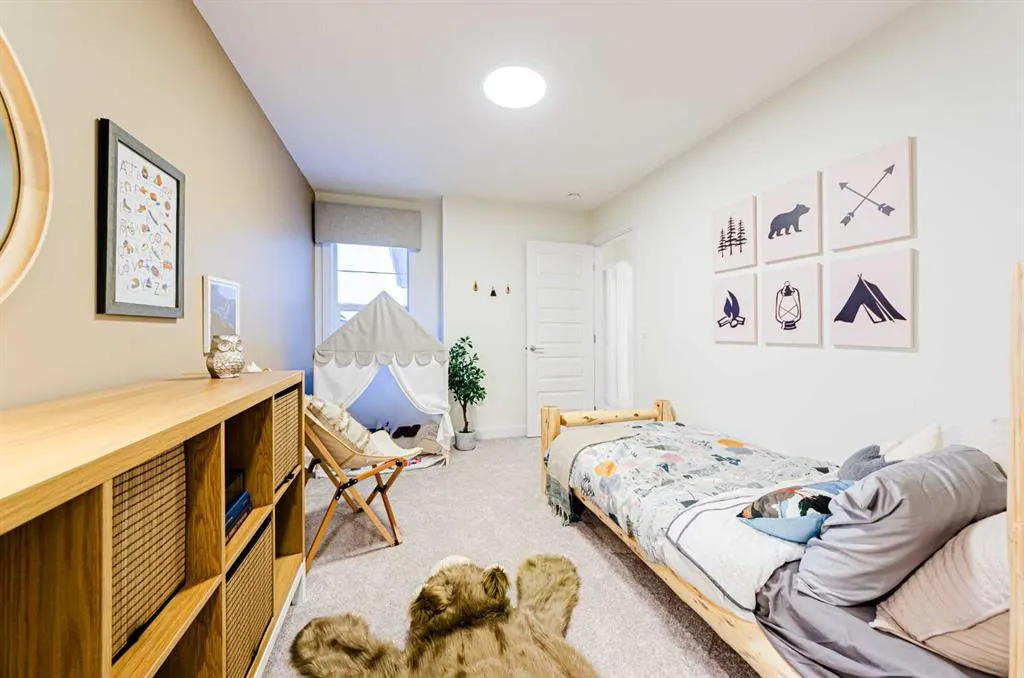 715 Buffaloberry Manor SE