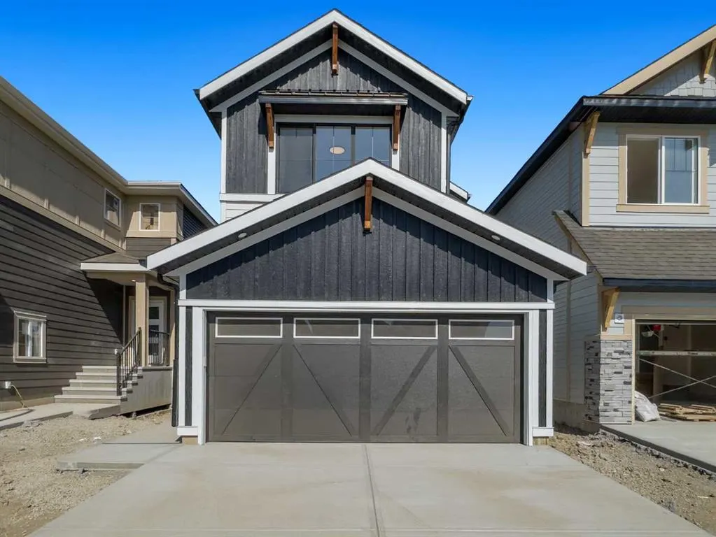 715 Buffaloberry Manor SE