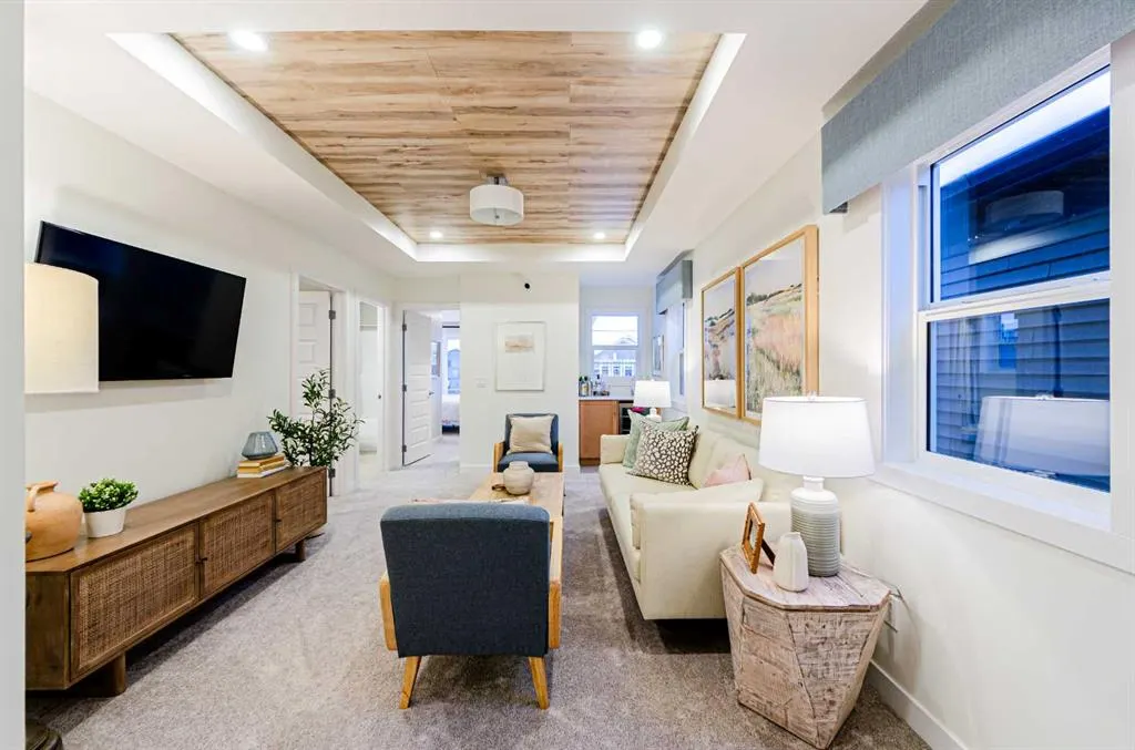 715 Buffaloberry Manor SE