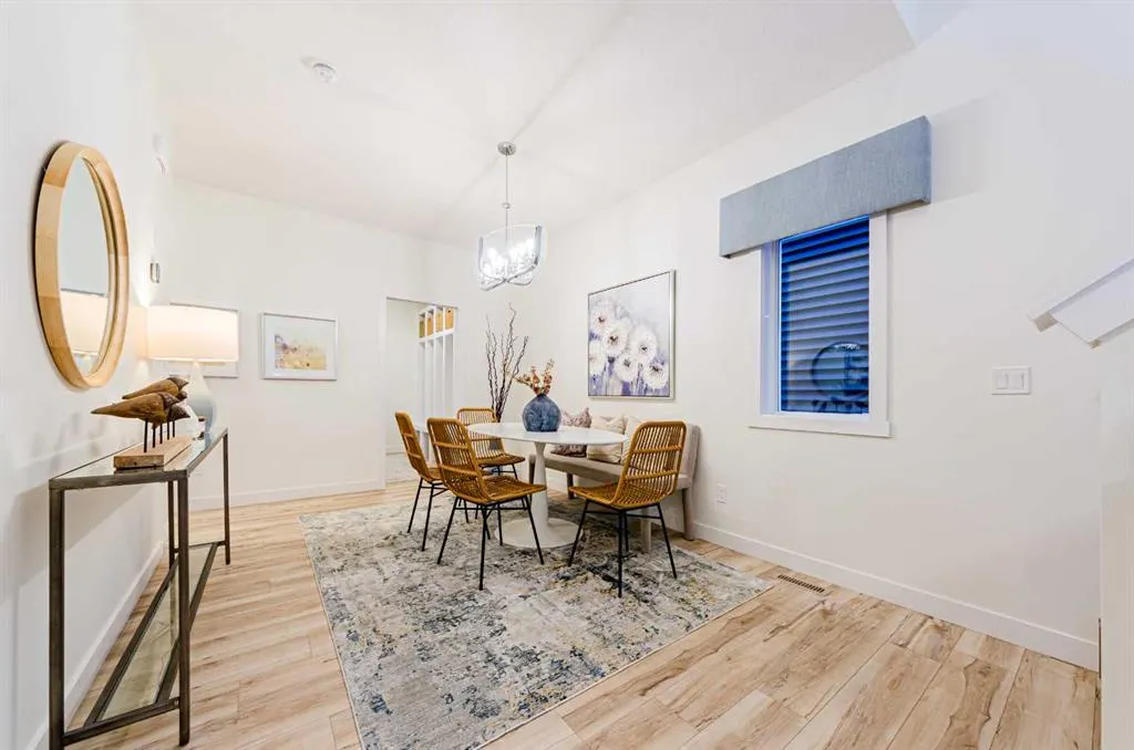 715 Buffaloberry Manor SE
