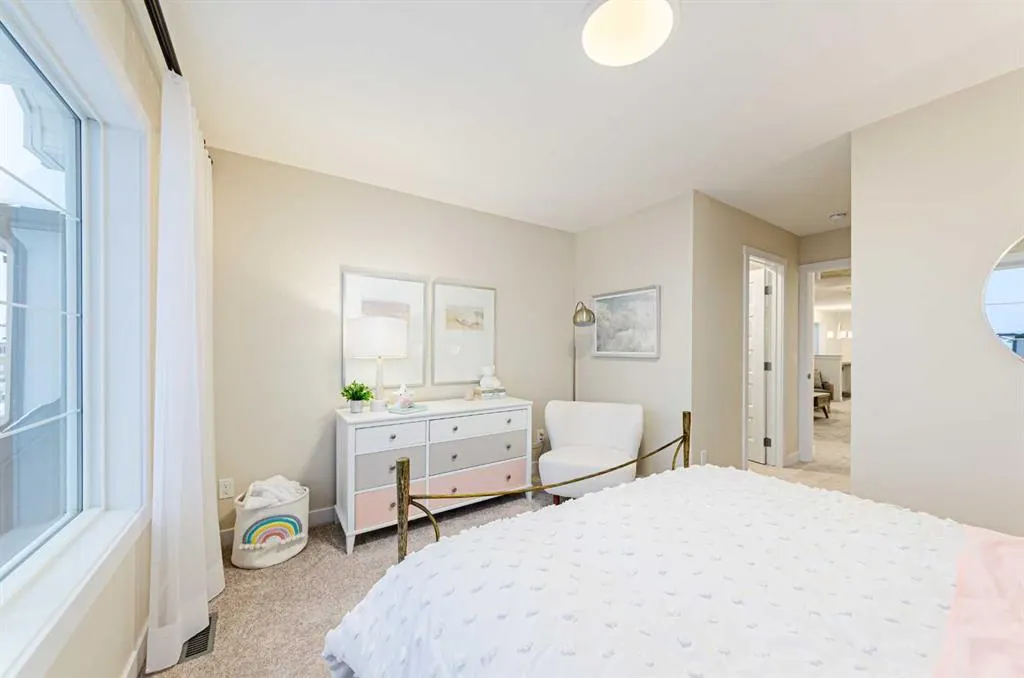 715 Buffaloberry Manor SE