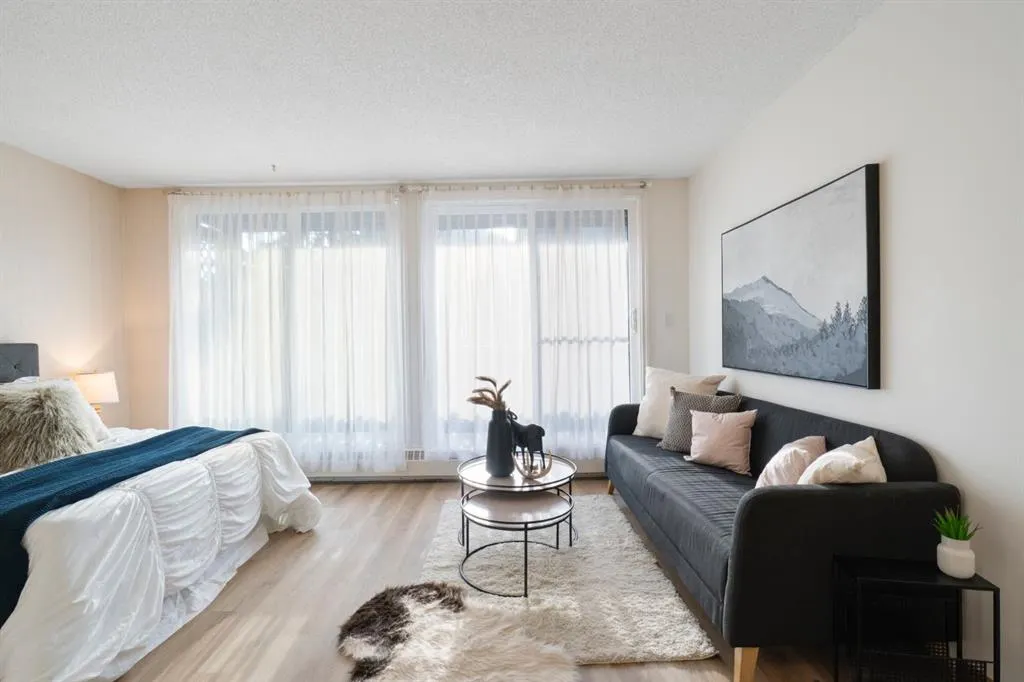 414 Squirrel Street, #202