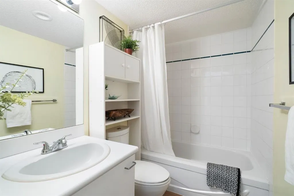414 Squirrel Street, #202