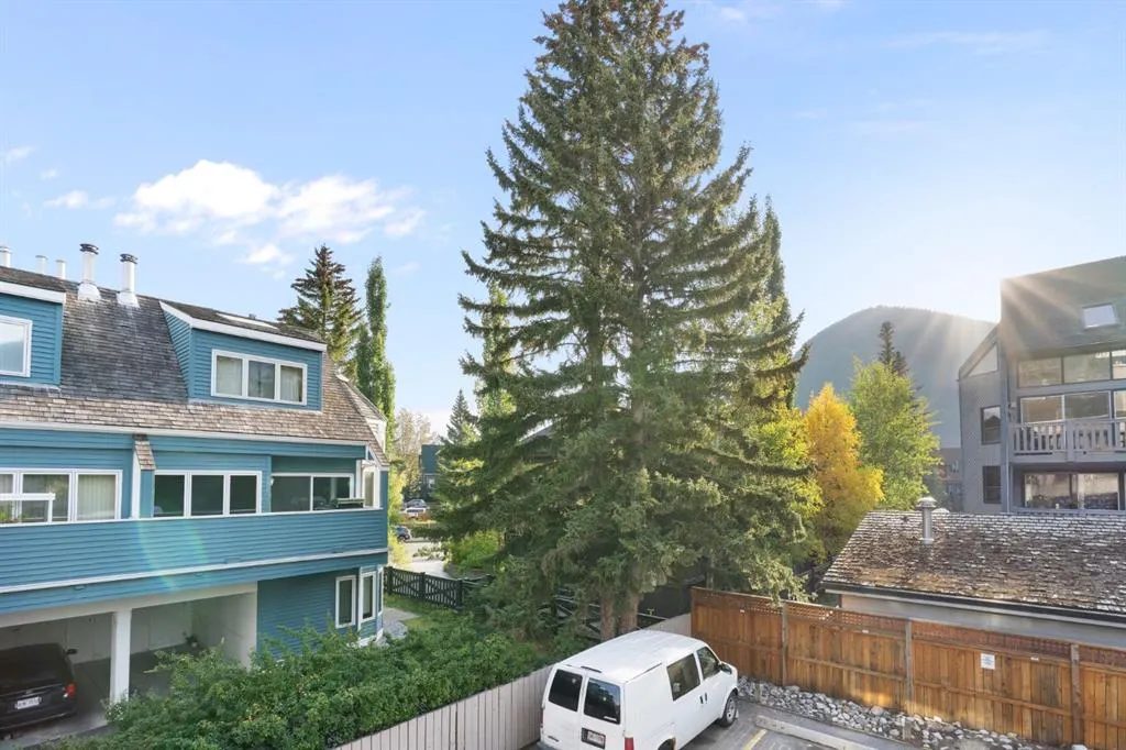 414 Squirrel Street, #202